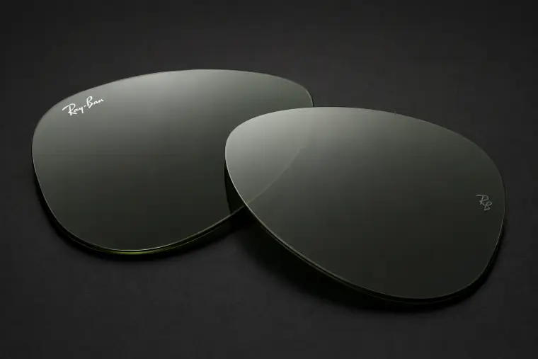 Verres originaux avec logo Ray-Ban et gravure RB