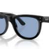 667772-black